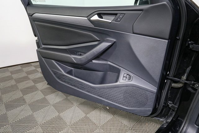 Used 2023 Volkswagen Jetta SE image 34