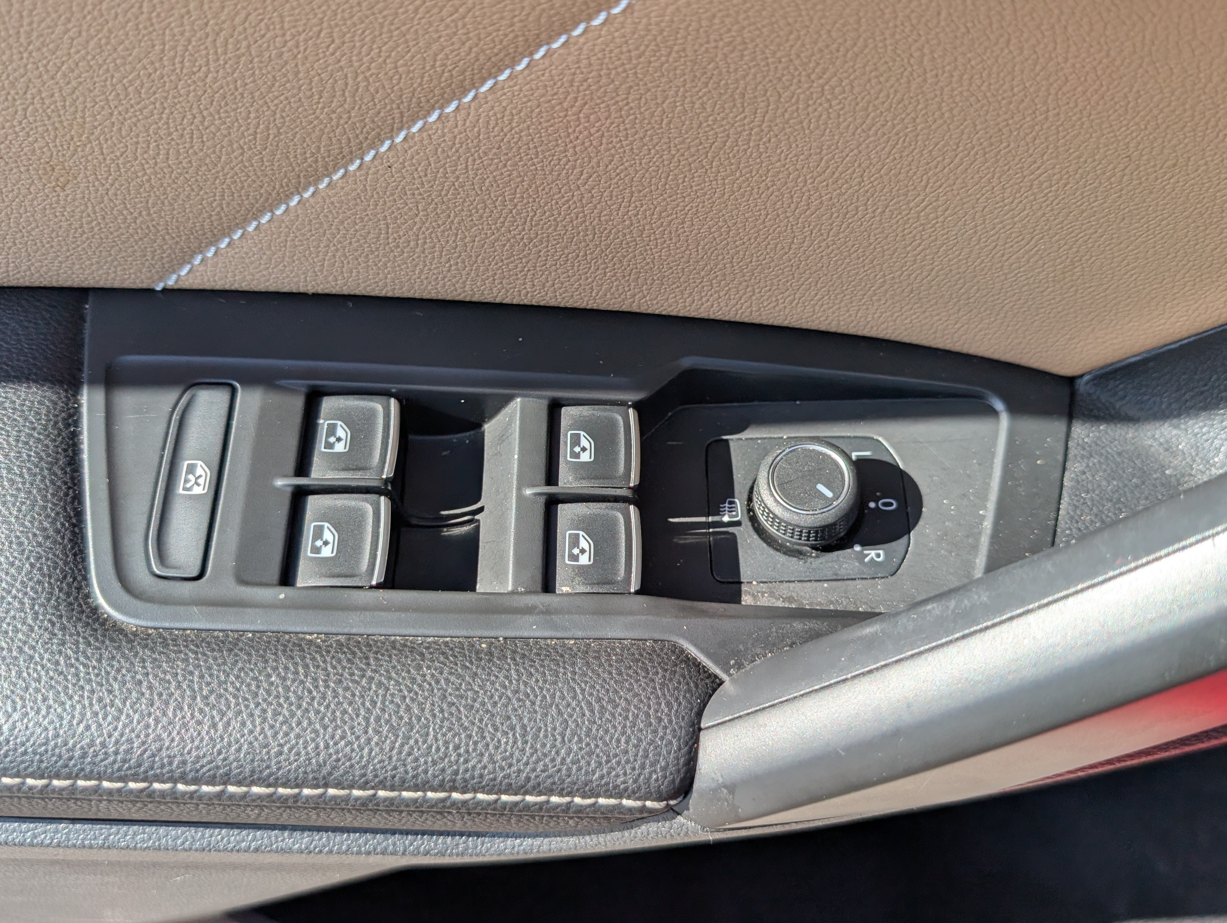 Used 2023 Volkswagen Tiguan SE FWD image 18