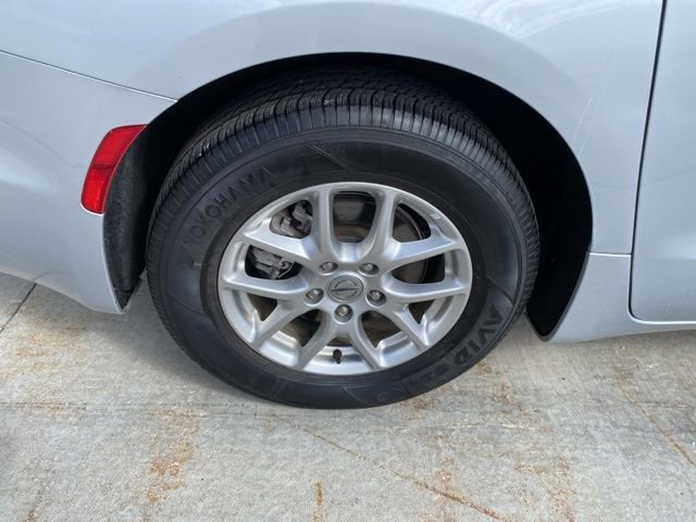 Used 2024 Chrysler Pacifica Touring-L FWD image 13