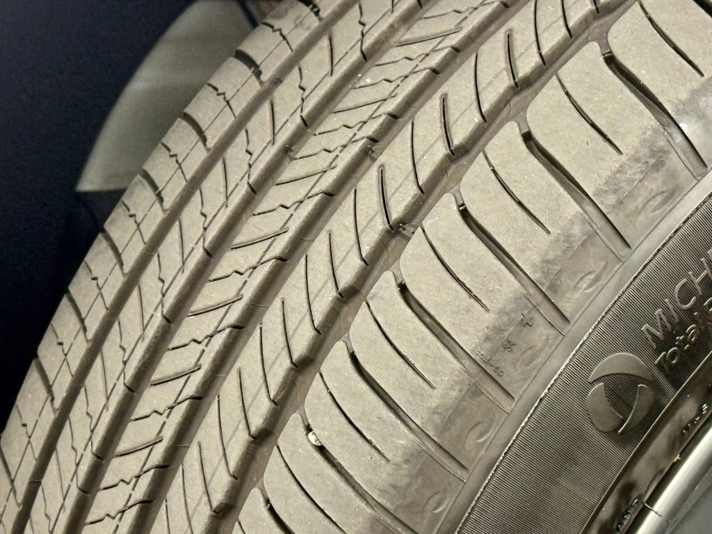 Used 2026 Genesis GV70 2.5T Advanced image 16