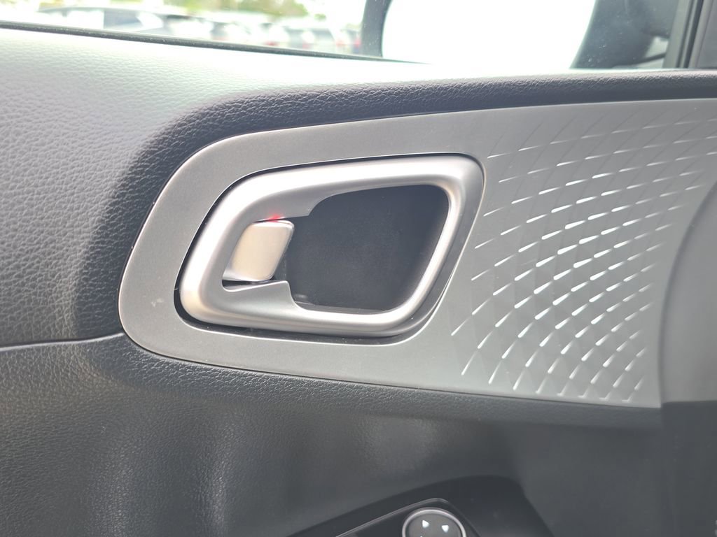 Certified 2025 Kia Soul LX image 19