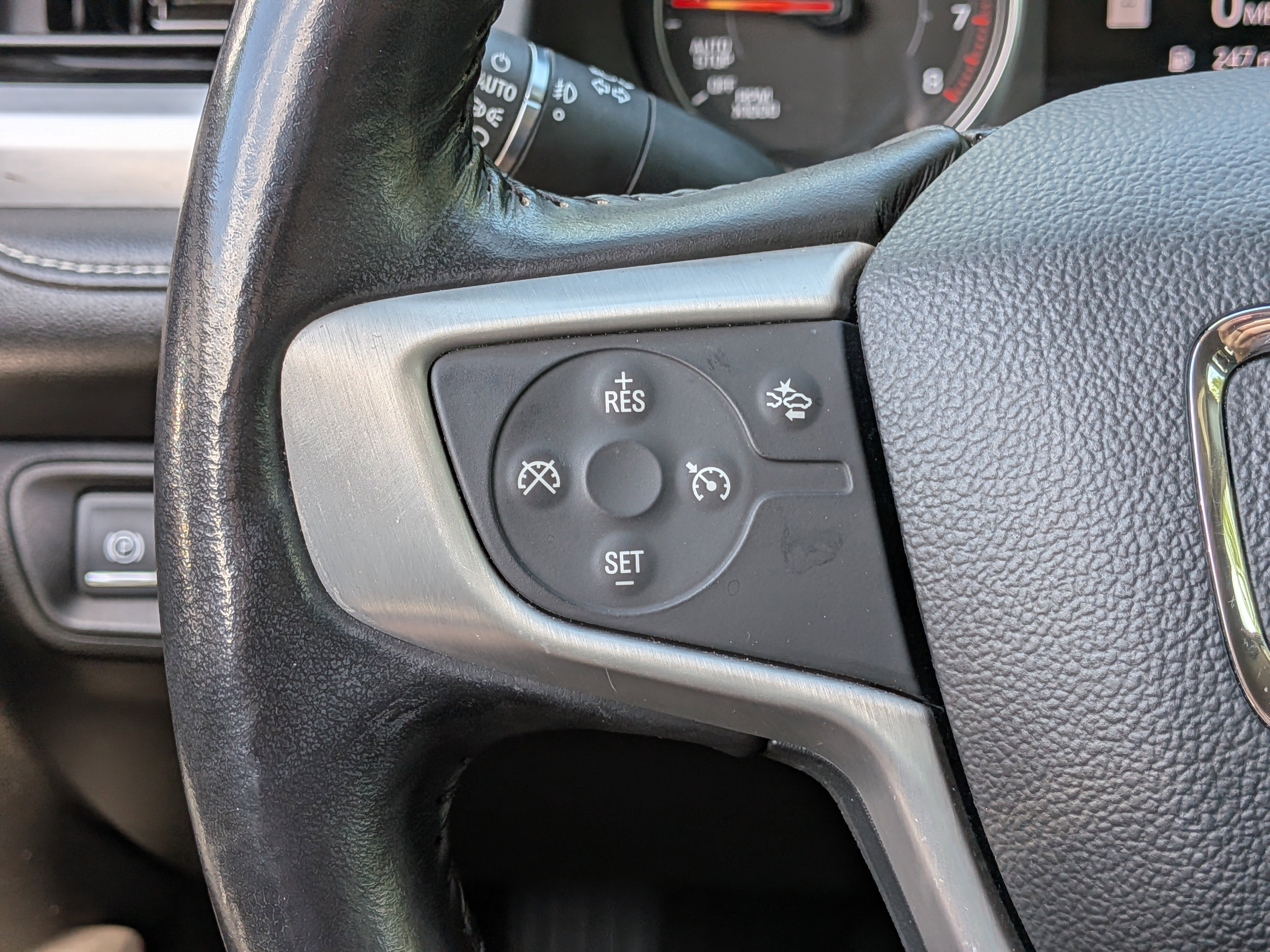 Used 2021 GMC Acadia SLT image 25