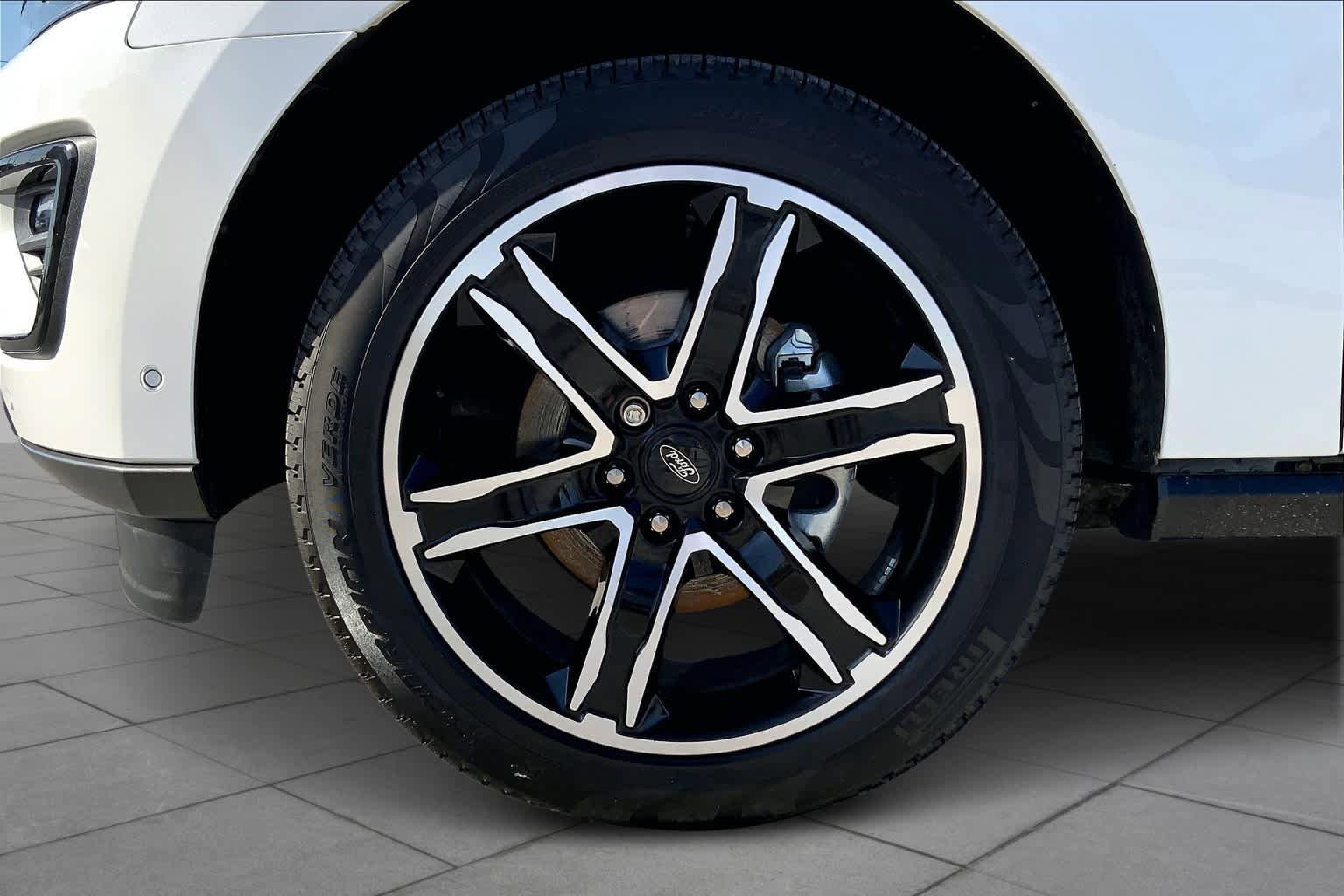 Used 2021 Ford Expedition Limited RWD image 11