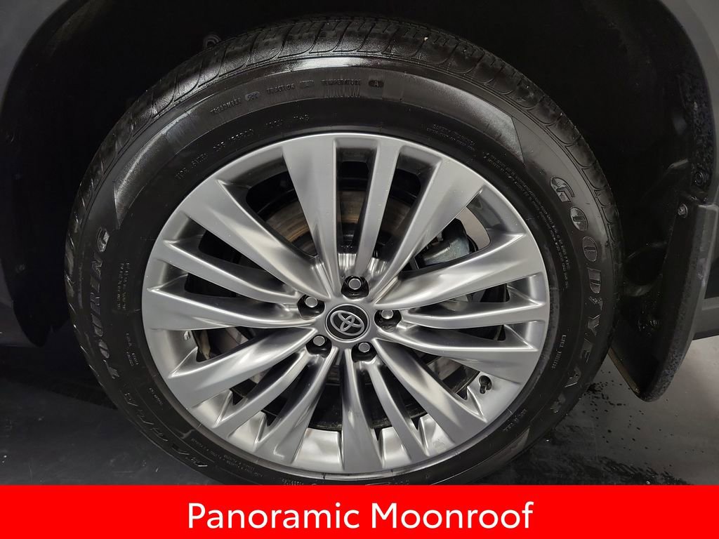 Used 2025 Toyota Highlander Platinum image 10