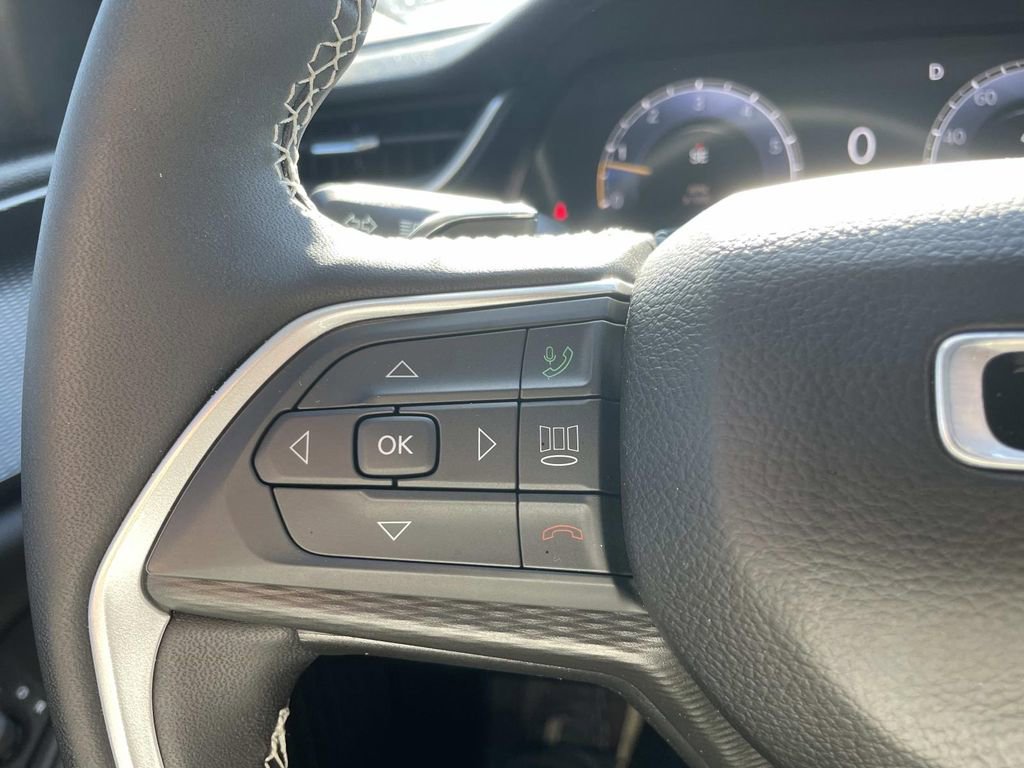 Used 2024 Jeep Grand Cherokee Altitude image 22