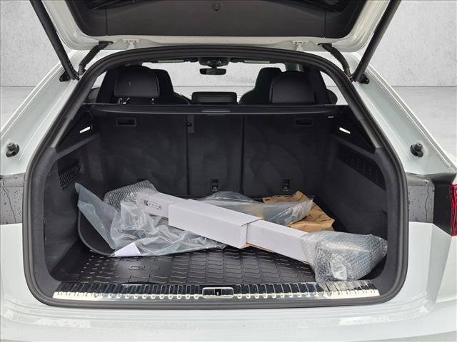 Used 2024 Audi SQ8 Prestige AWD/4WD image 6