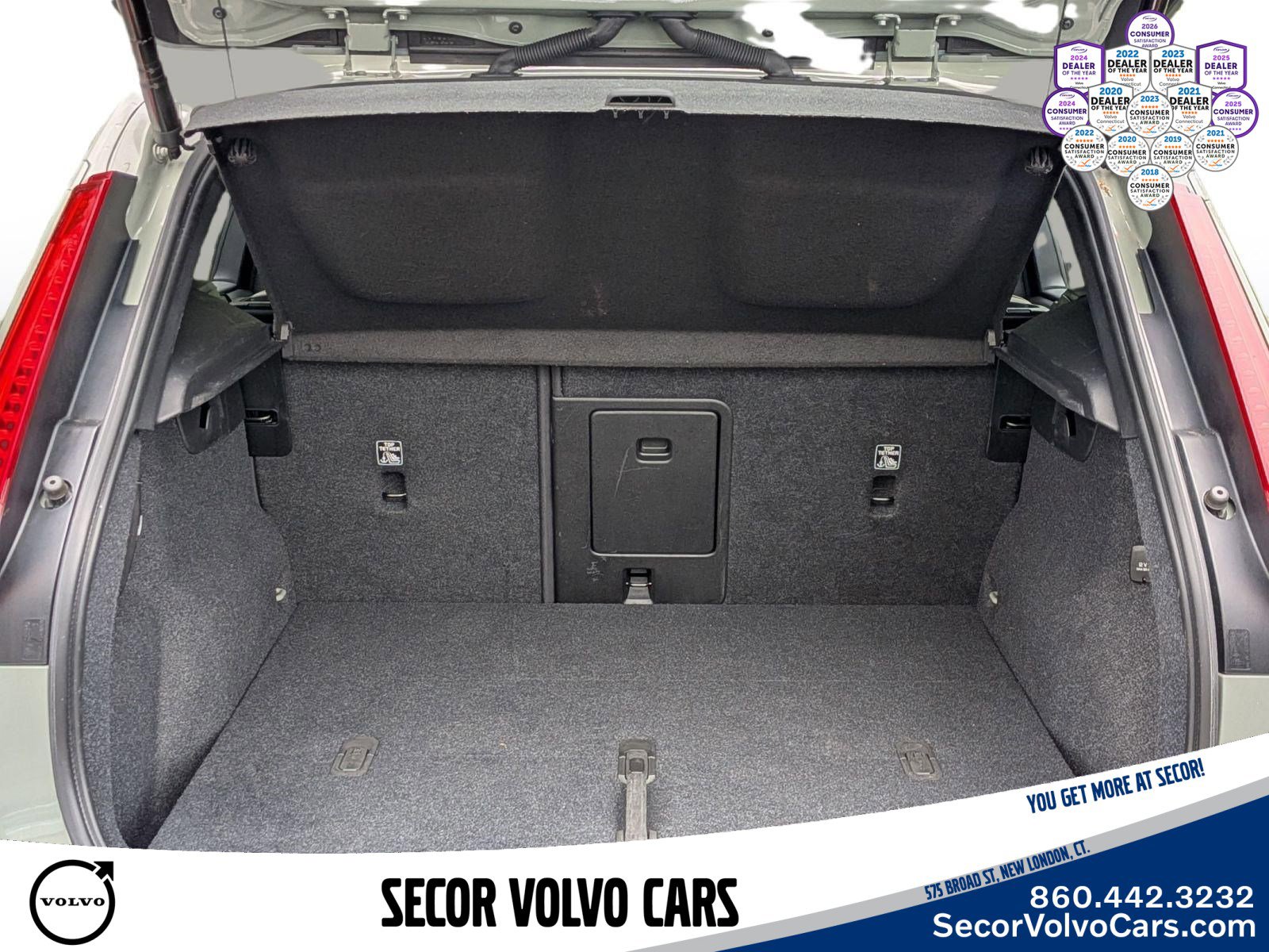 Certified 2023 Volvo XC40 B5 Plus w/ Driver Assist Package AWD/4WD image 7