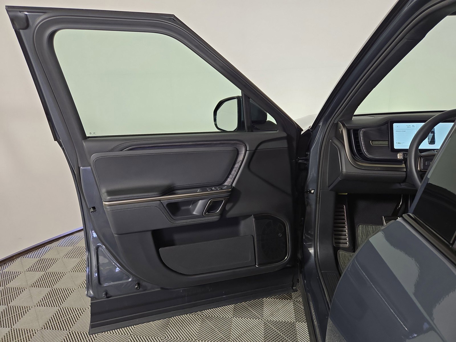 Used 2023 Rivian R1S Adventure AWD/4WD image 16