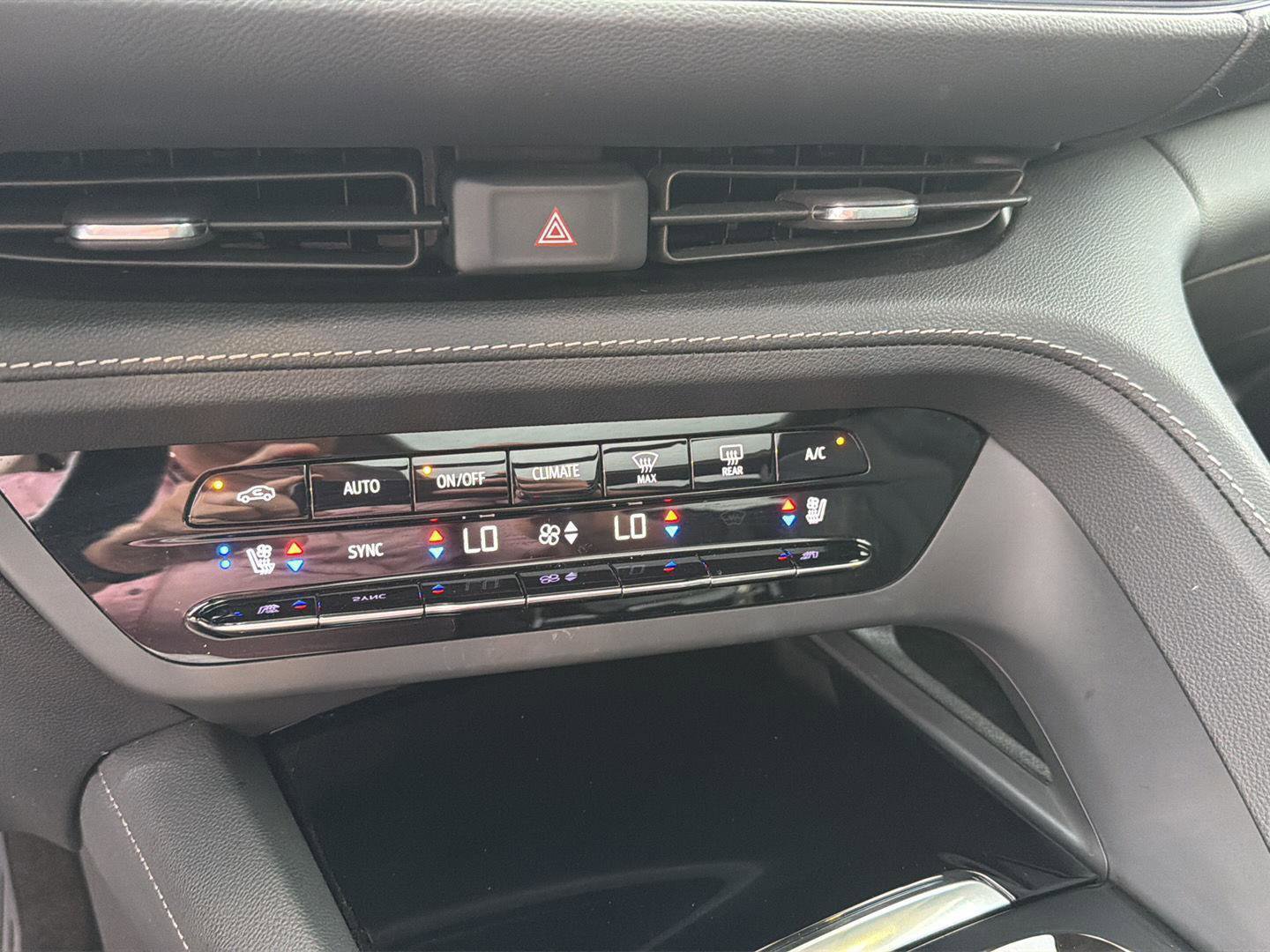 Used 2023 Buick Envision Avenir FWD image 26
