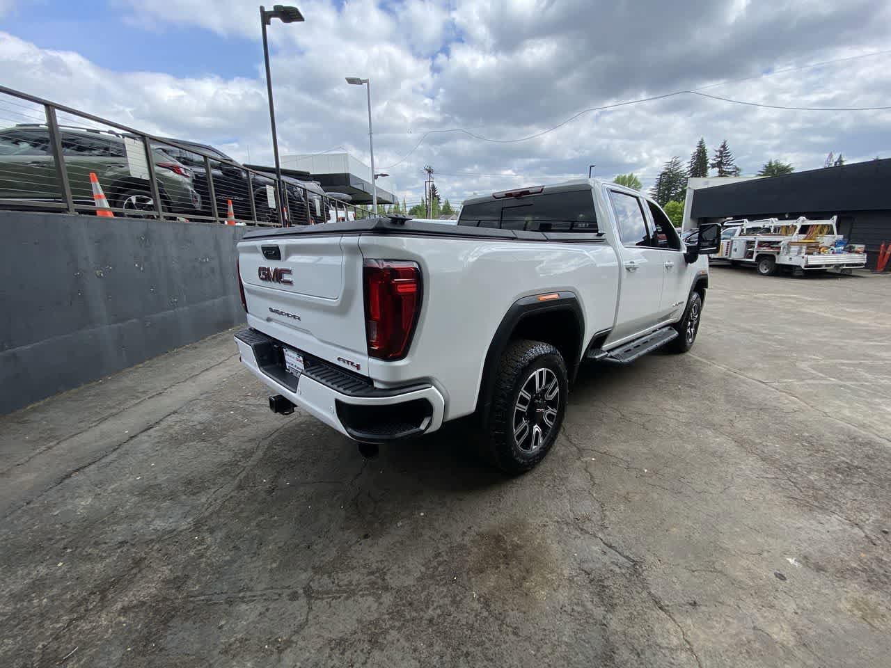 Used 2021 GMC Sierra 2500 AT4 w/ AT4 Premium Plus Package AWD/4WD image 6