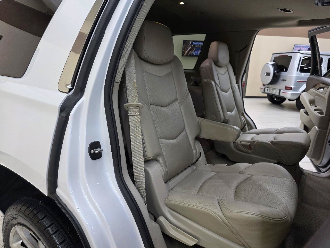 Used 2017 Cadillac Escalade Premium Luxury AWD/4WD image 24