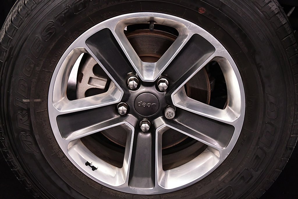 Used 2023 Jeep Wrangler Sahara image 9