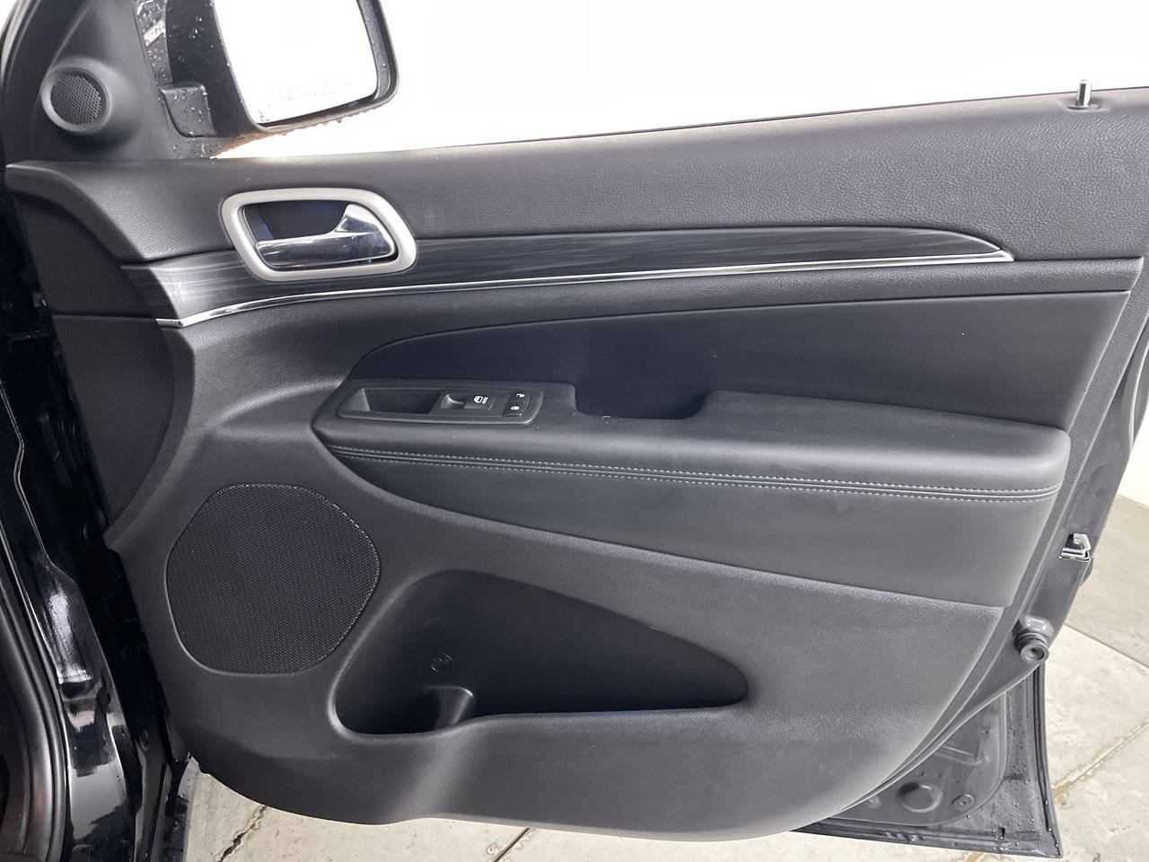 Used 2020 Jeep Grand Cherokee Limited AWD/4WD image 24