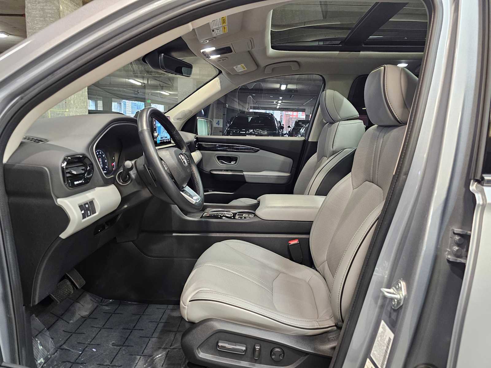 Used 2023 Honda Pilot Elite image 25