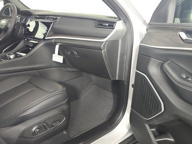 New 2026 Jeep Grand Cherokee Limited image 32