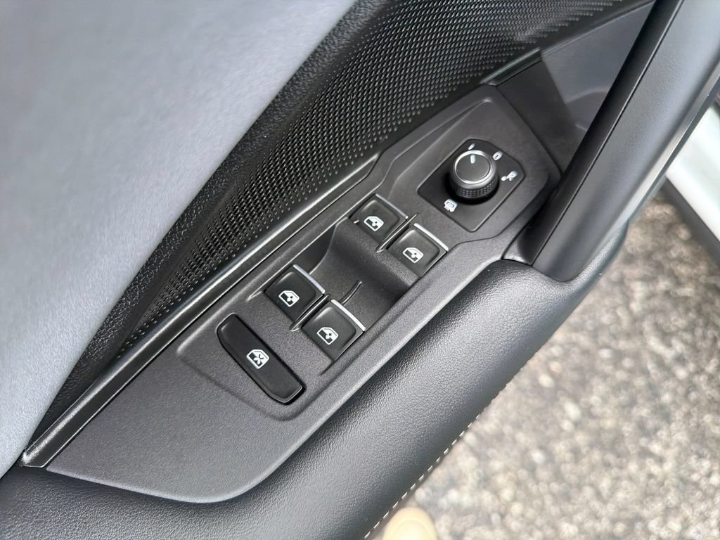 New 2026 Volkswagen Tiguan SE AWD/4WD image 12