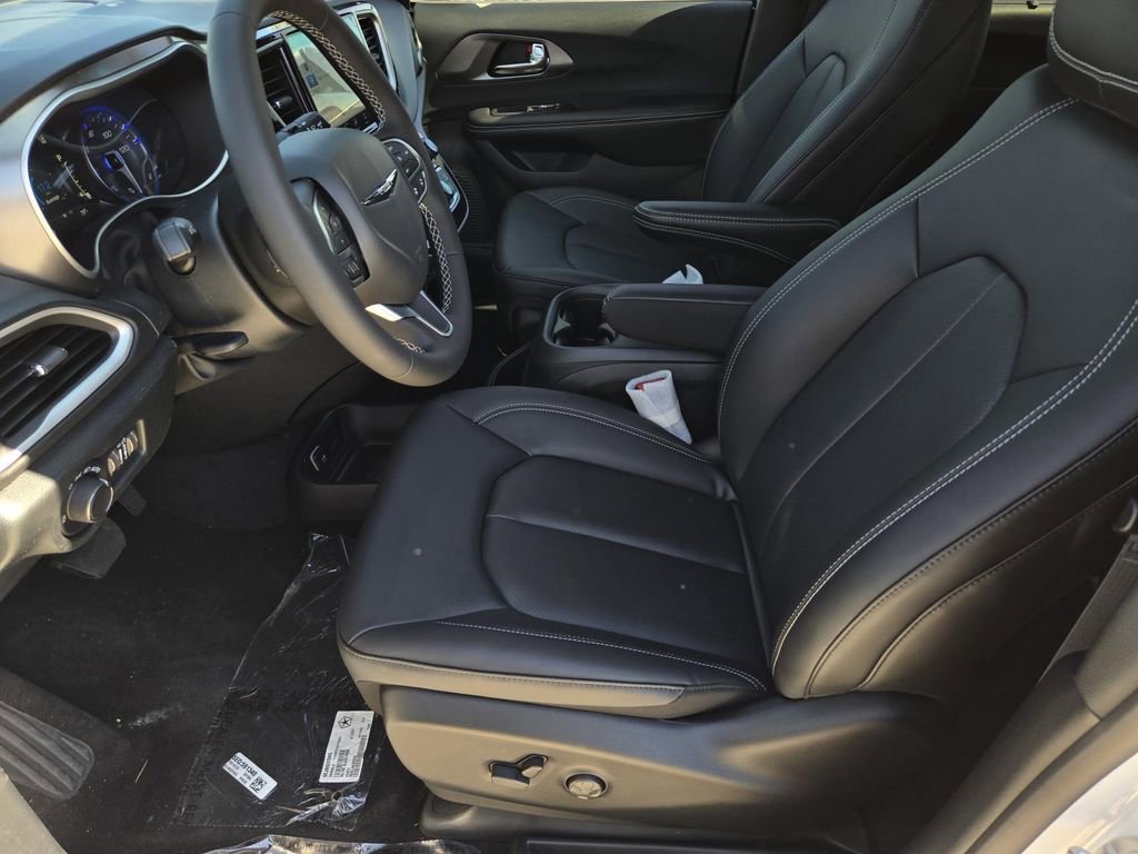 New 2026 Chrysler Voyager LX FWD image 17
