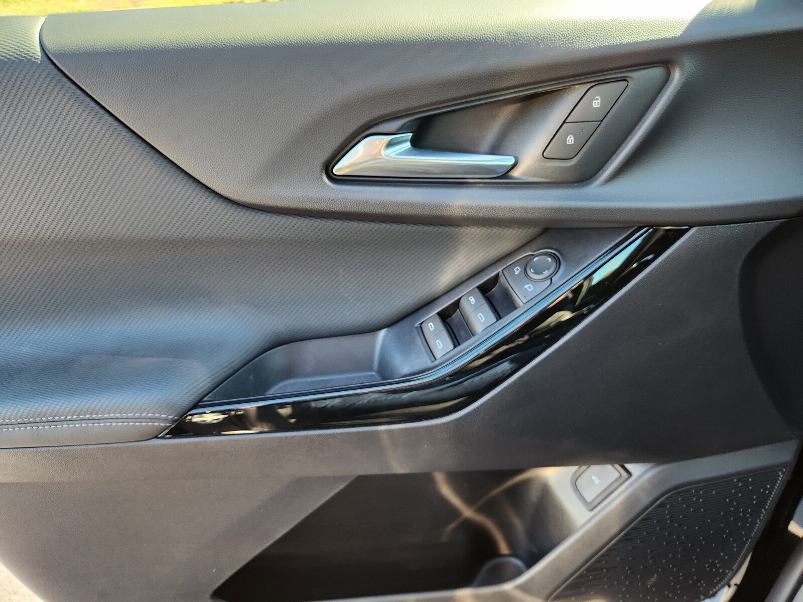 New 2026 Chevrolet Equinox LT w/ Convenience Package II image 11