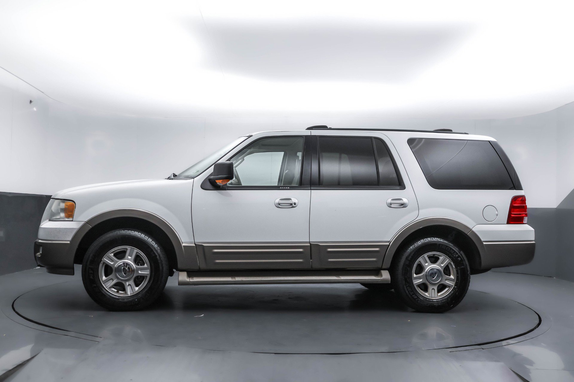 Used 2004 Ford Expedition Eddie Bauer AWD/4WD image 2