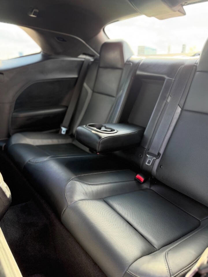 Used 2015 Dodge Challenger SXT Plus w/ Technology Group RWD image 13
