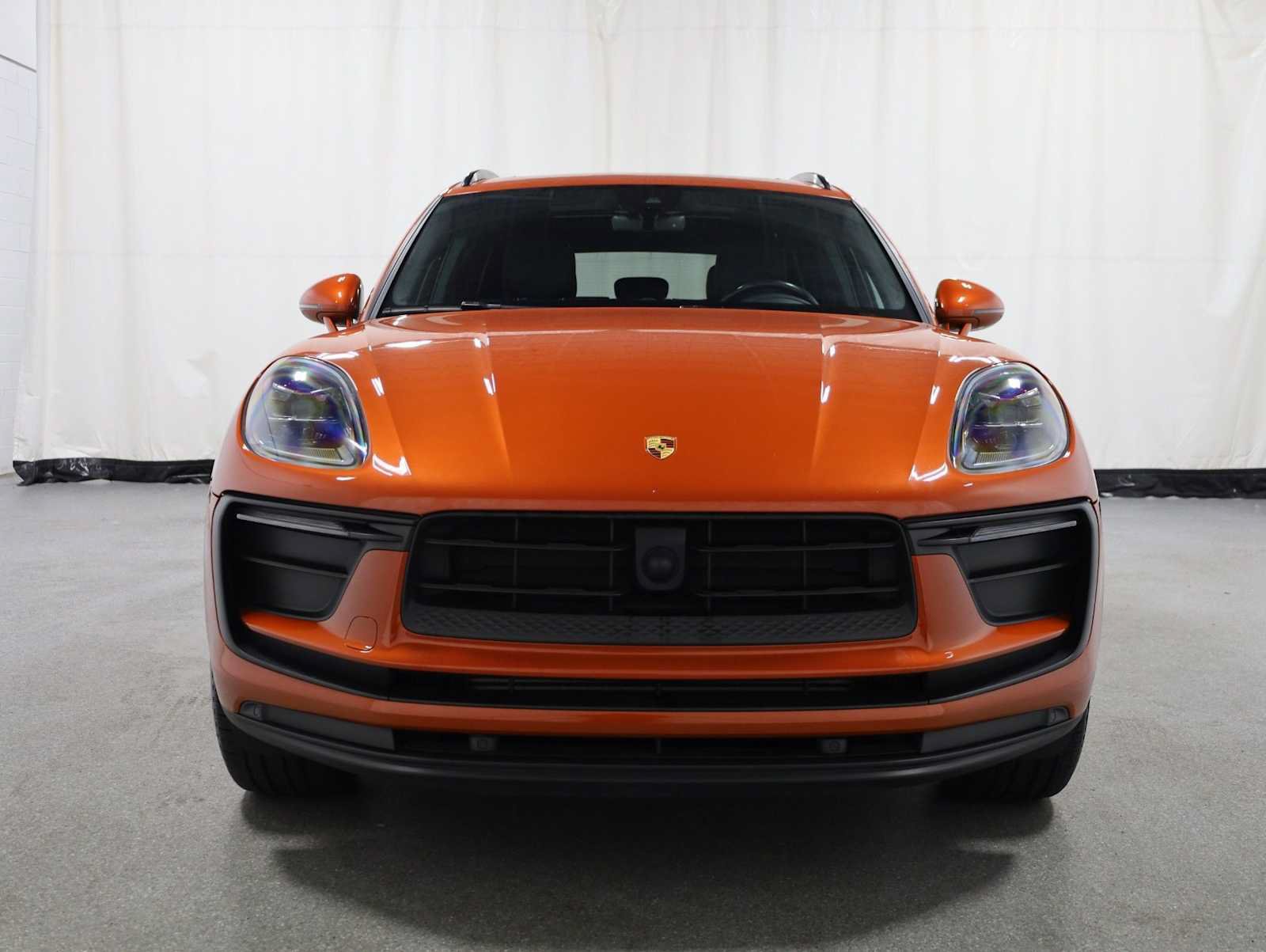 Certified 2022 Porsche Macan AWD/4WD image 14