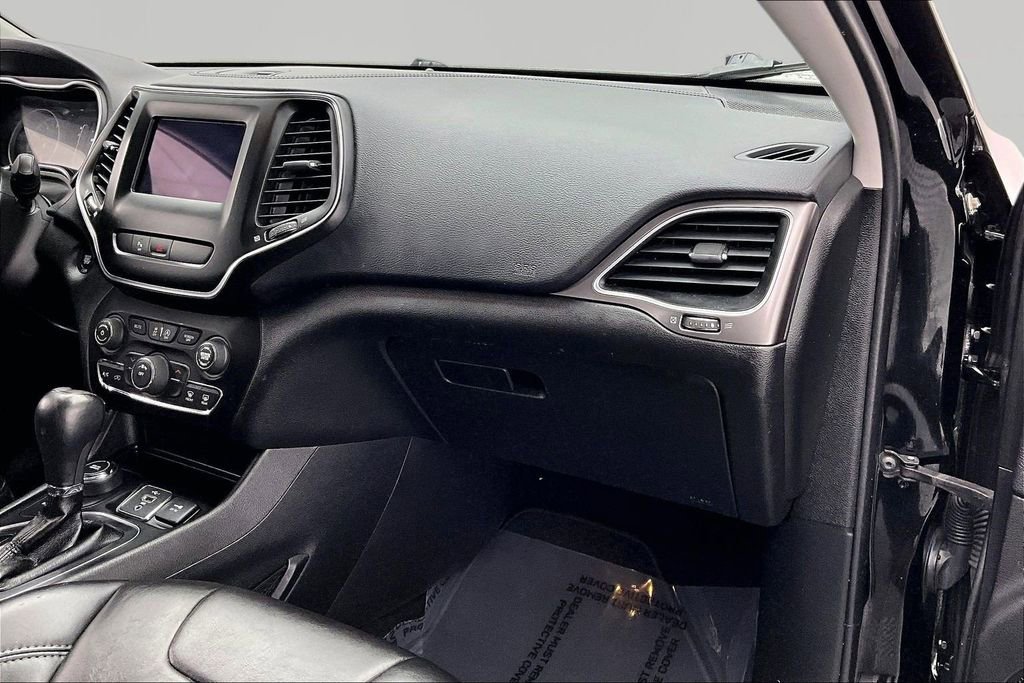 Used 2019 Jeep Cherokee Latitude Plus image 17