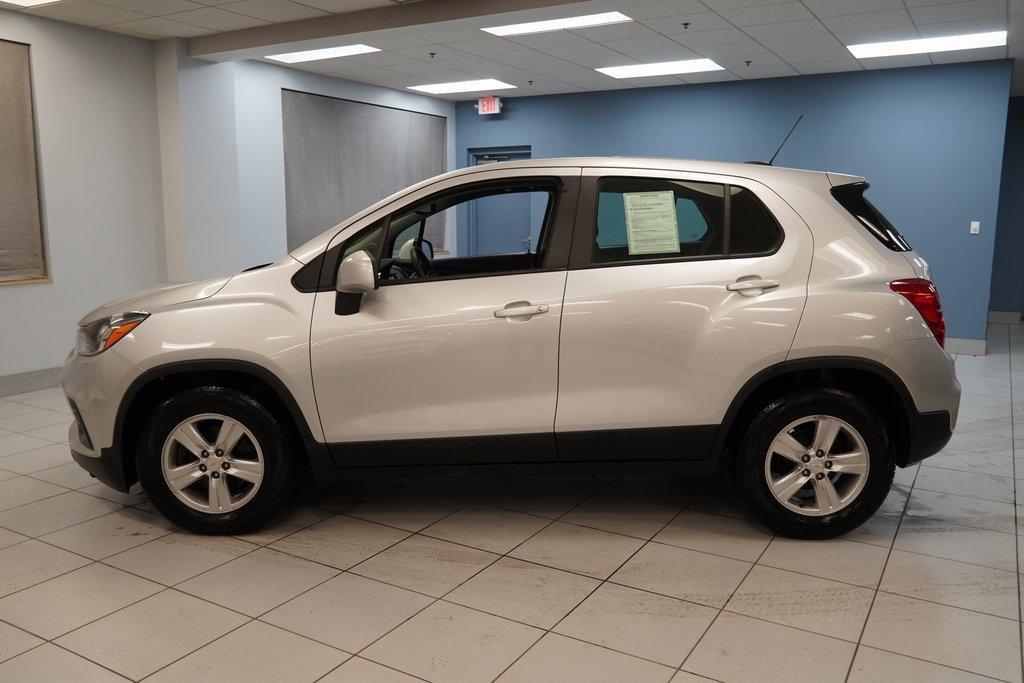 Used 2021 Chevrolet Trax LS image 2