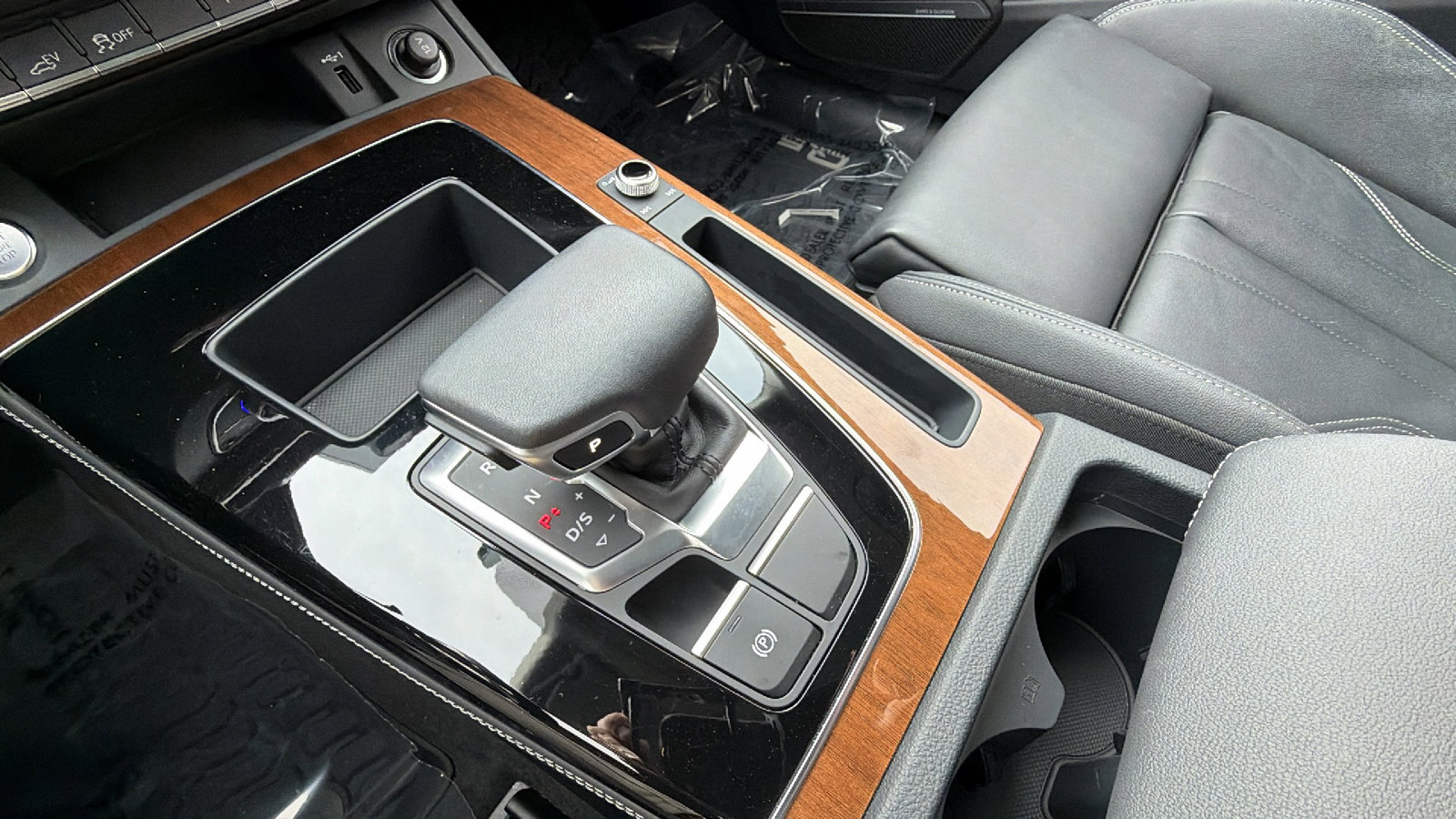 Used 2024 Audi Q5 e Premium Plus w/ Premium Plus Package image 32