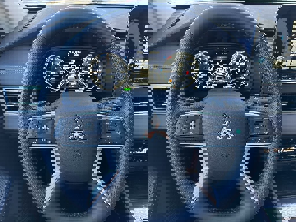 New 2025 Mitsubishi Outlander SEL image 15