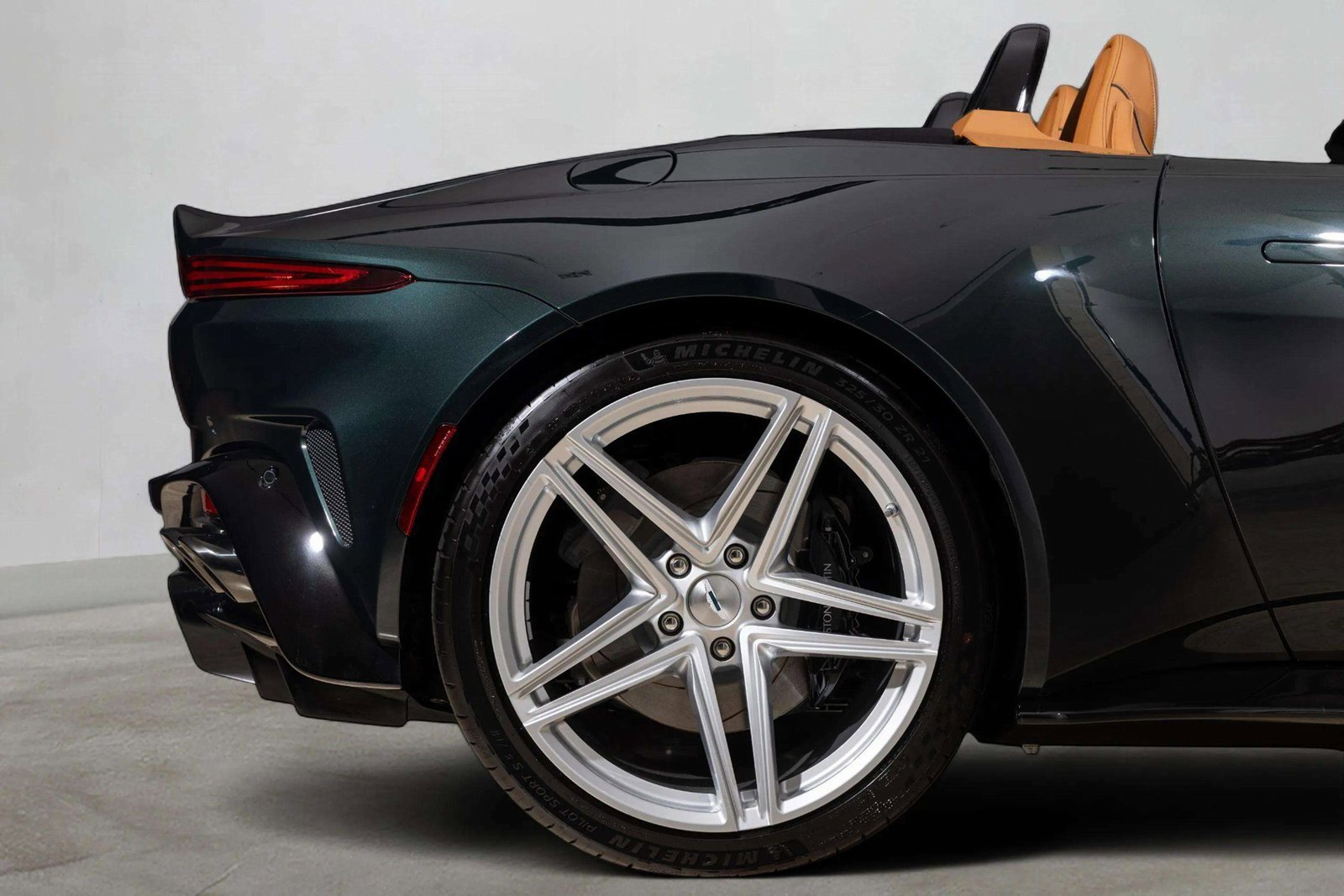 New 2026 Aston Martin V8 Vantage Roadster image 6