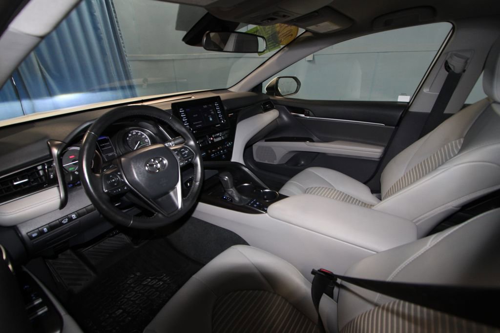 Used 2024 Toyota Camry SE FWD image 2