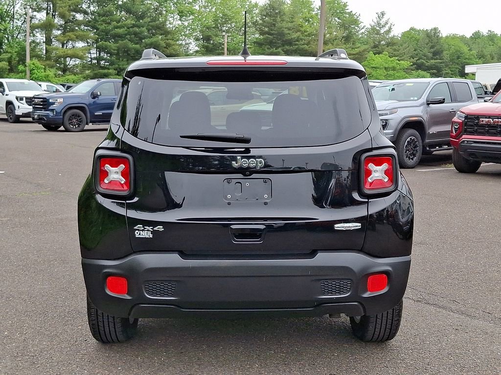 Used 2018 Jeep Renegade Latitude w/ Cold Weather Group AWD/4WD image 5