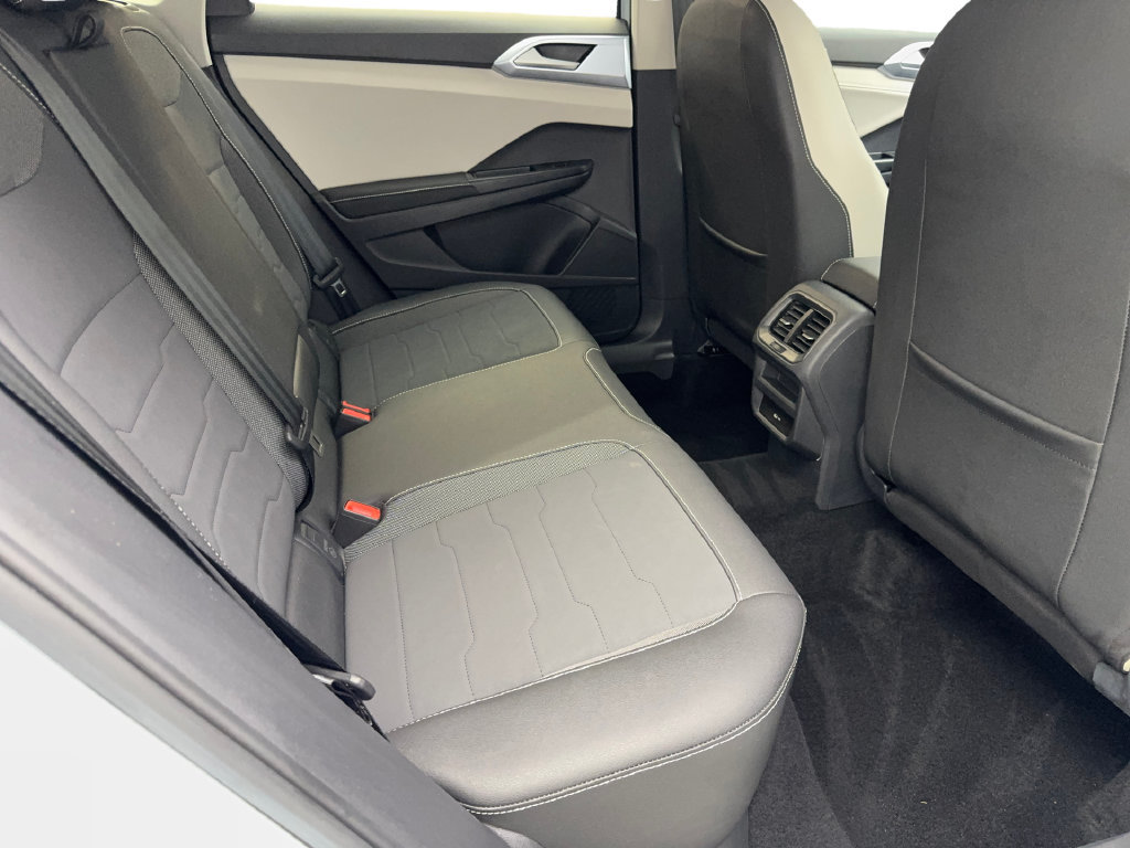 Used 2025 Volkswagen Taos SE FWD image 42