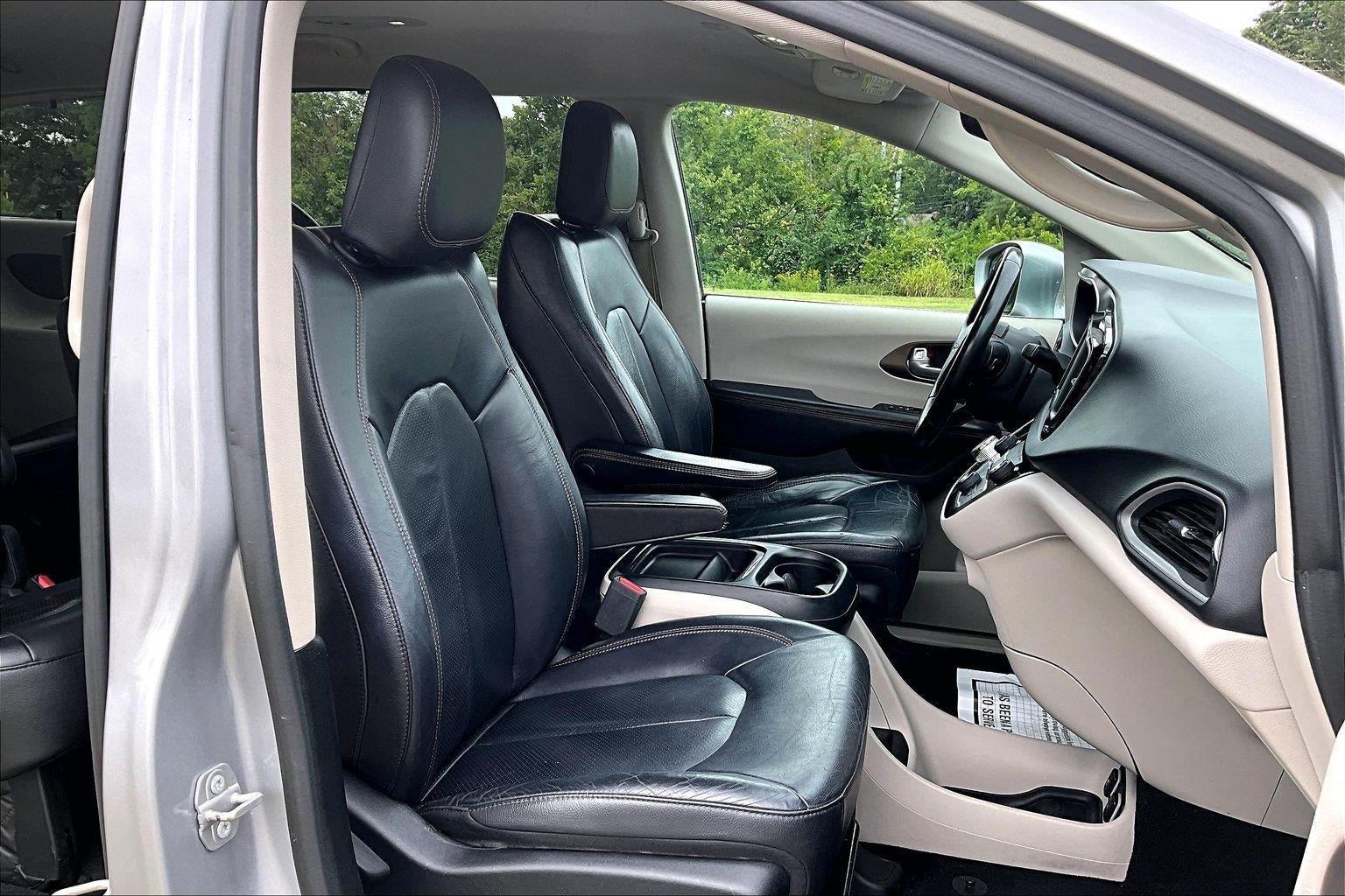 Used 2018 Chrysler Pacifica Touring-L FWD image 7