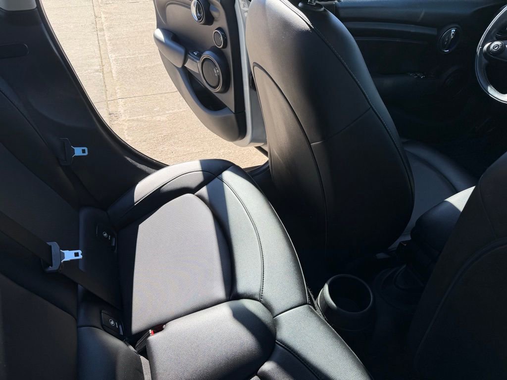 Used 2017 MINI Cooper 4-Door Hardtop image 17