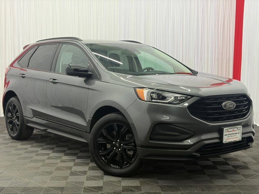 Used 2022 Ford Edge SE w/ Black Appearance Package image 2