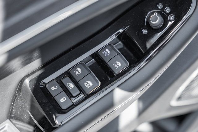 Used 2022 Jeep Grand Cherokee Overland w/ Luxury Tech Group IV image 39