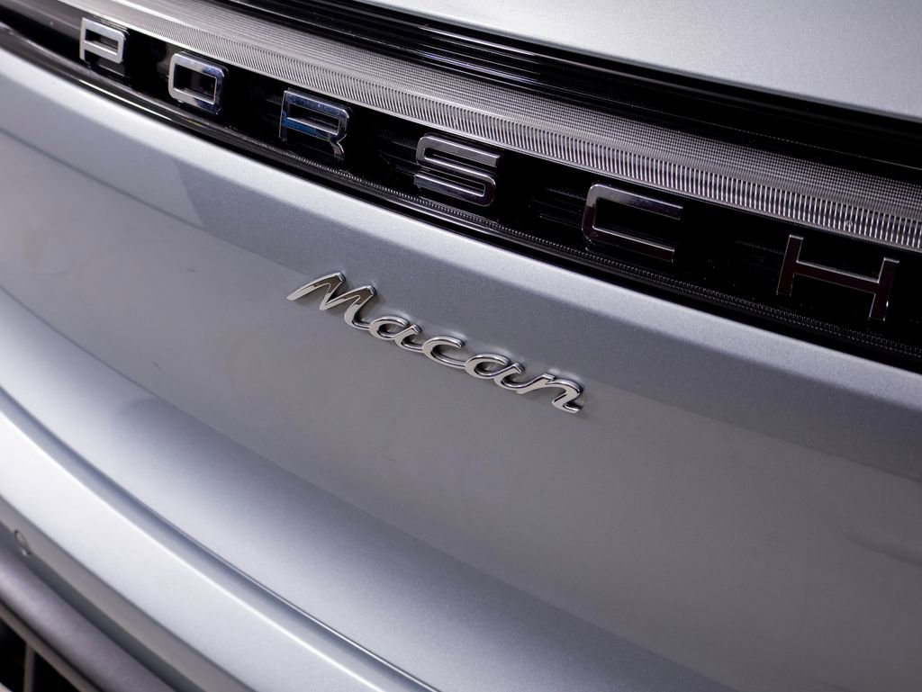 Certified 2024 Porsche Macan w/ Premium Plus Package image 37