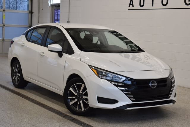 Used 2025 Nissan Versa SV image 1