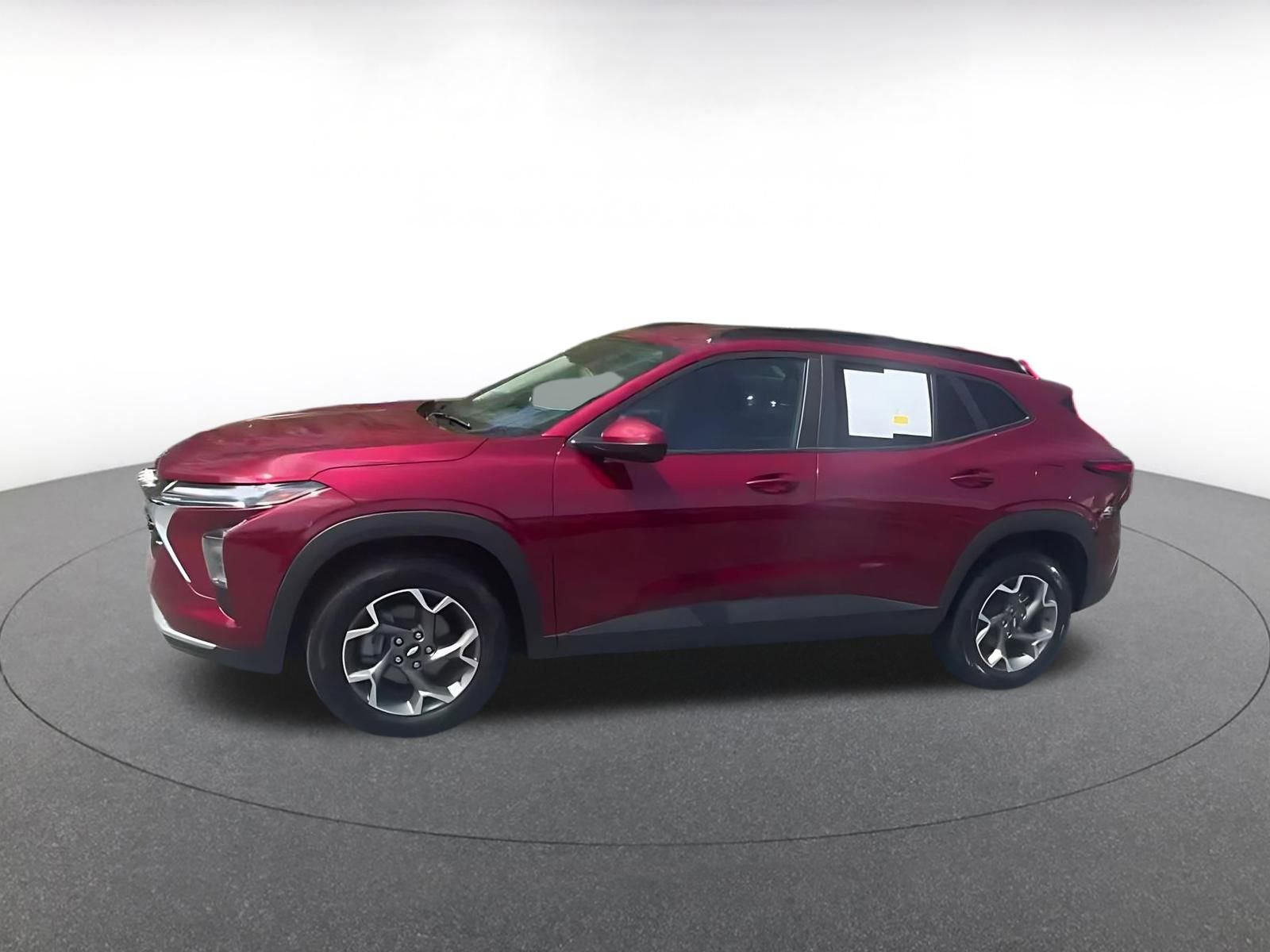 Used 2025 Chevrolet Trax LT FWD image 3