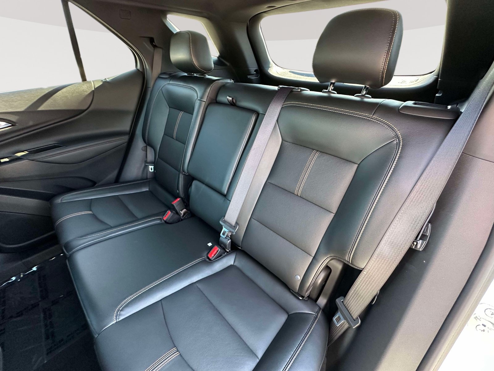 Used 2023 Chevrolet Equinox Premier FWD image 32