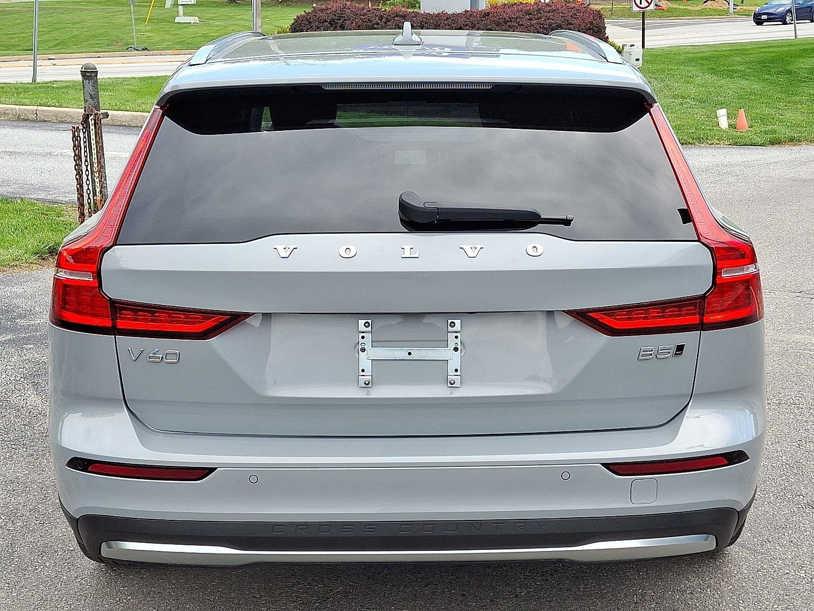 Certified 2025 Volvo V60 B5 Cross Country Ultra w/ Climate Package AWD/4WD image 5