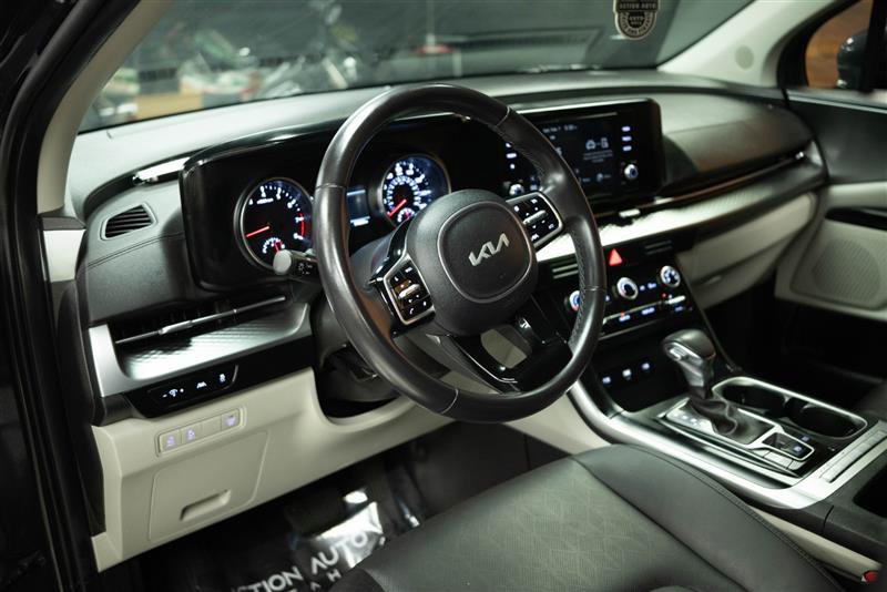 Used 2024 Kia Carnival LX image 9