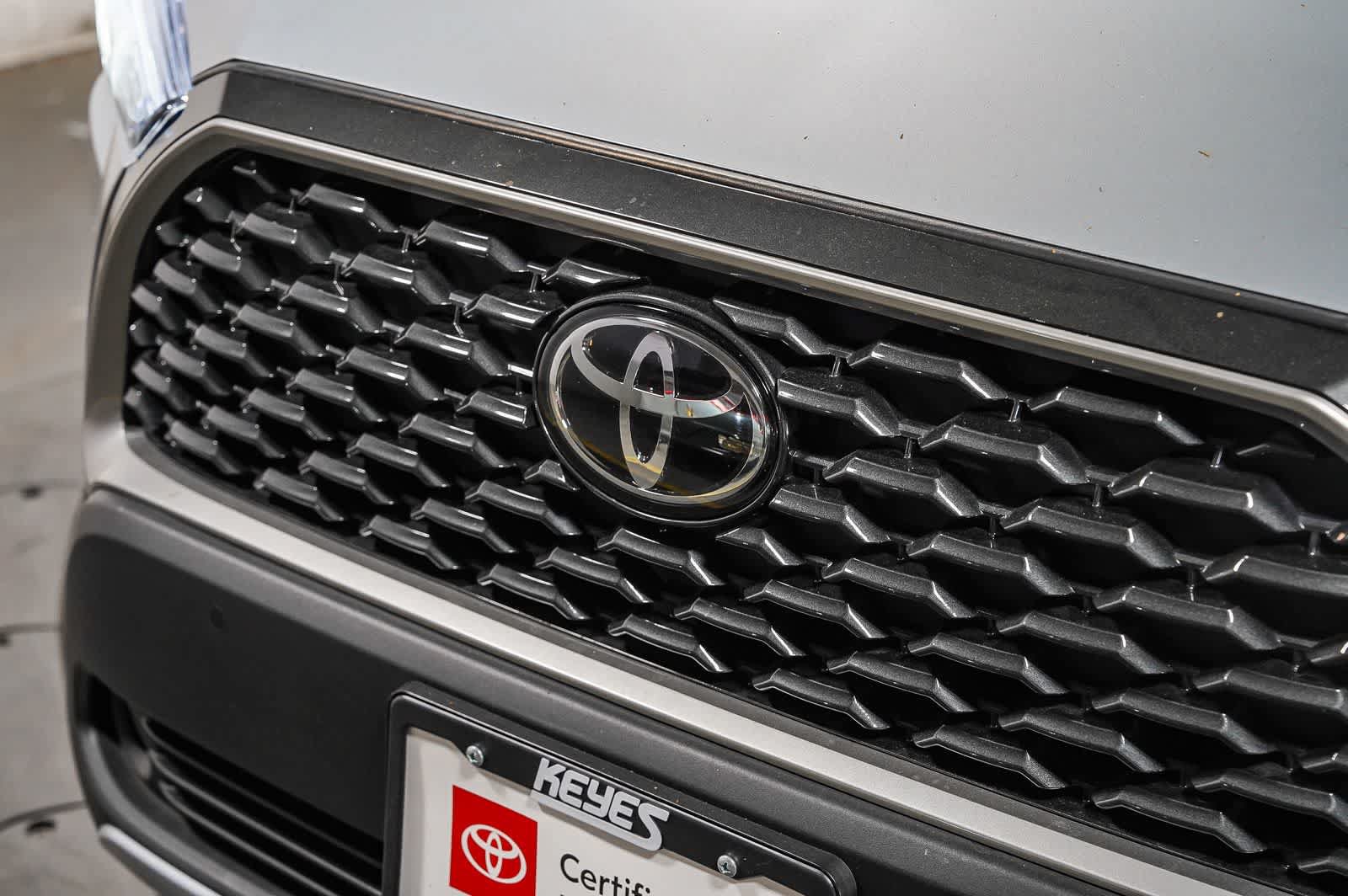 Certified 2025 Toyota Corolla Cross XLE FWD image 8