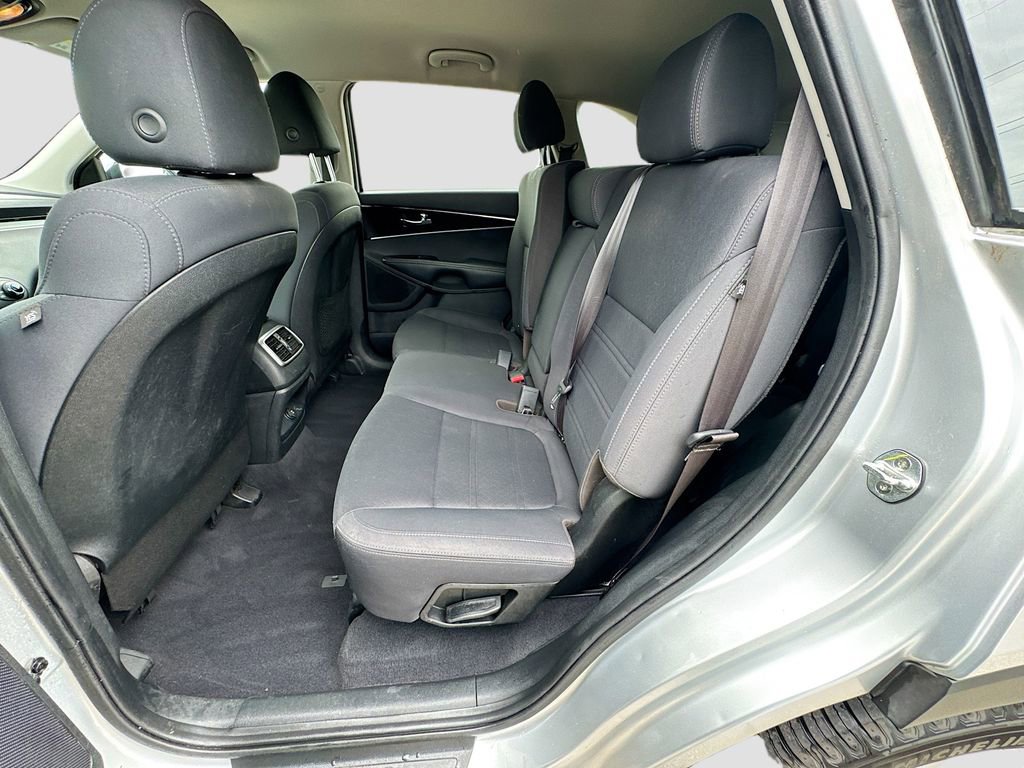 Used 2019 Kia Sorento L FWD image 28