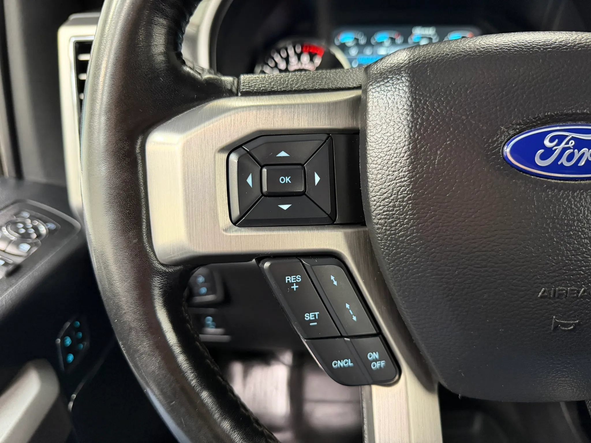 Used 2019 Ford F150 Platinum w/ Equipment Group 701A Luxury AWD/4WD image 31