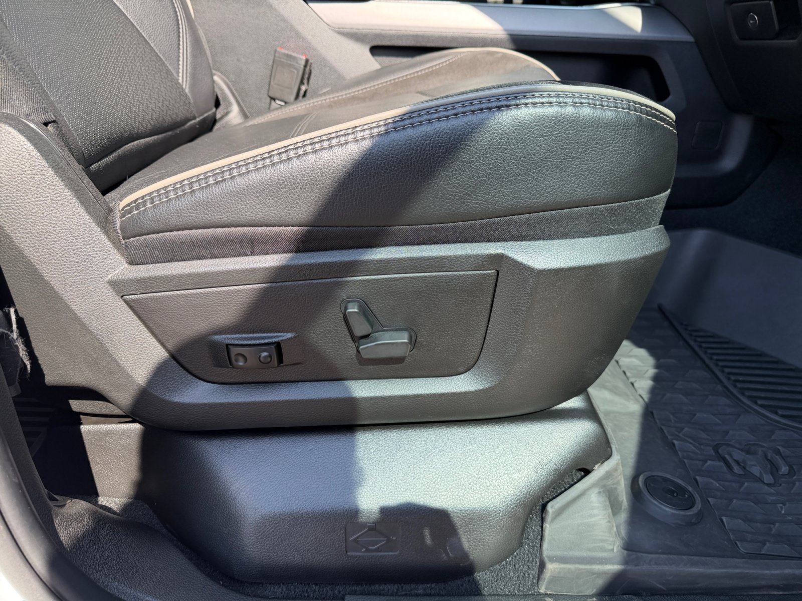 Used 2024 RAM 2500 Laramie w/ Night Edition AWD/4WD image 31