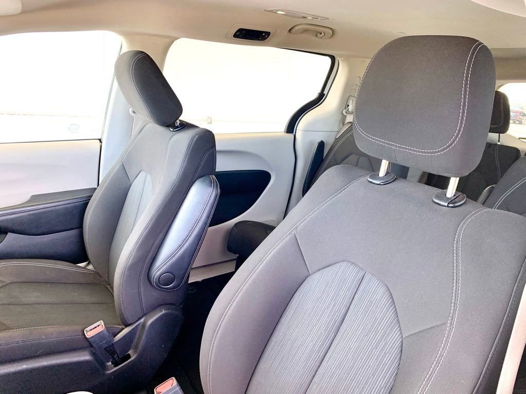 Used 2023 Chrysler Voyager LX image 12