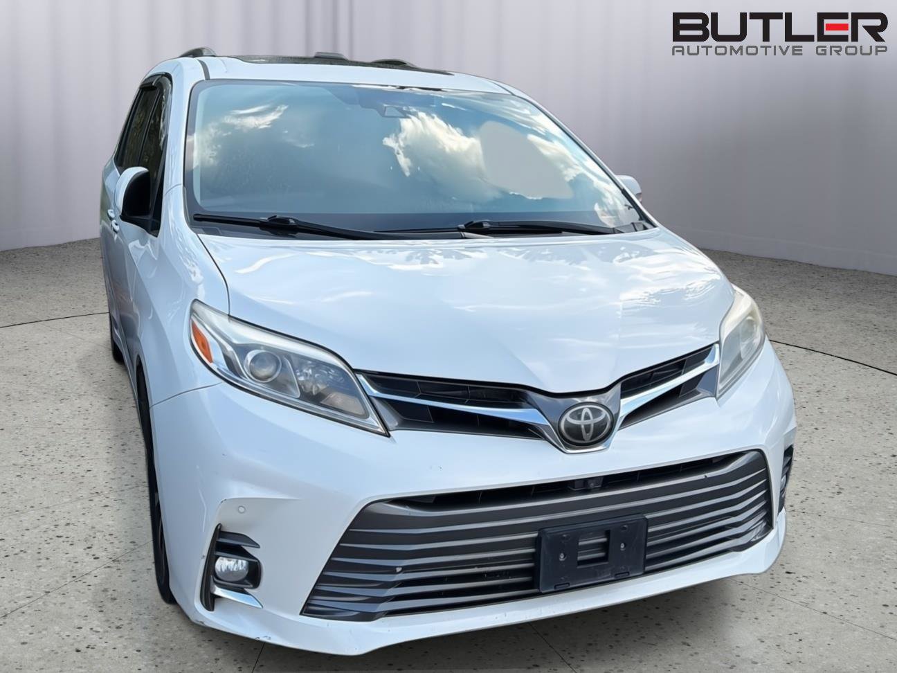 Used 2018 Toyota Sienna Limited Premium FWD image 6