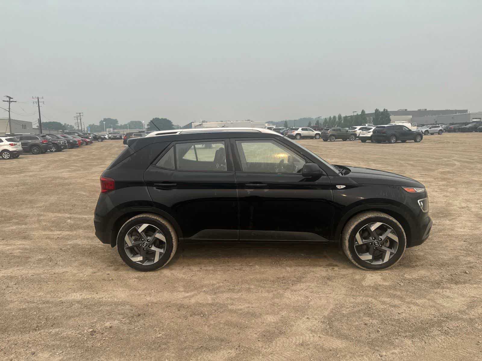 Used 2023 Hyundai Venue SEL FWD image 6